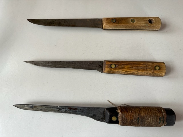 The worn Thanksgiving knife is the one with the twine handle, the bottom one. The others are “normal” and have been in the knife drawer of this house for at least 65 years. I shoe them for comparison to the worn blade of the turkey knife.